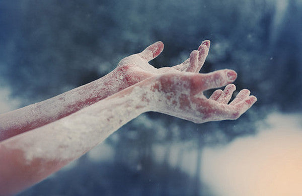 5 Tips to Cure Dry, Cracked Hands and Nails in the Winter