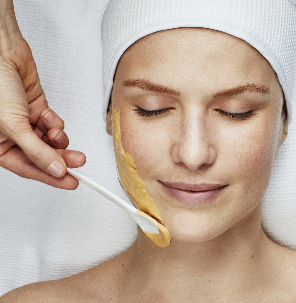 Manuka Honey Lifting and Firming Facial