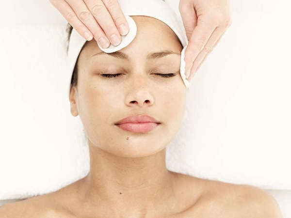 woman receiving a skin waxing treatment