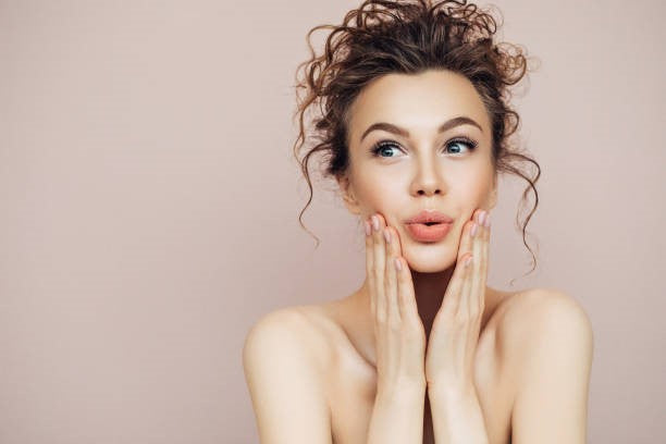 Holiday Beauty Prep, Treatment Checklist To Get You Ready (Beautiful Woman featured from the top up with her hair and makeup styled, ready for the holidays)